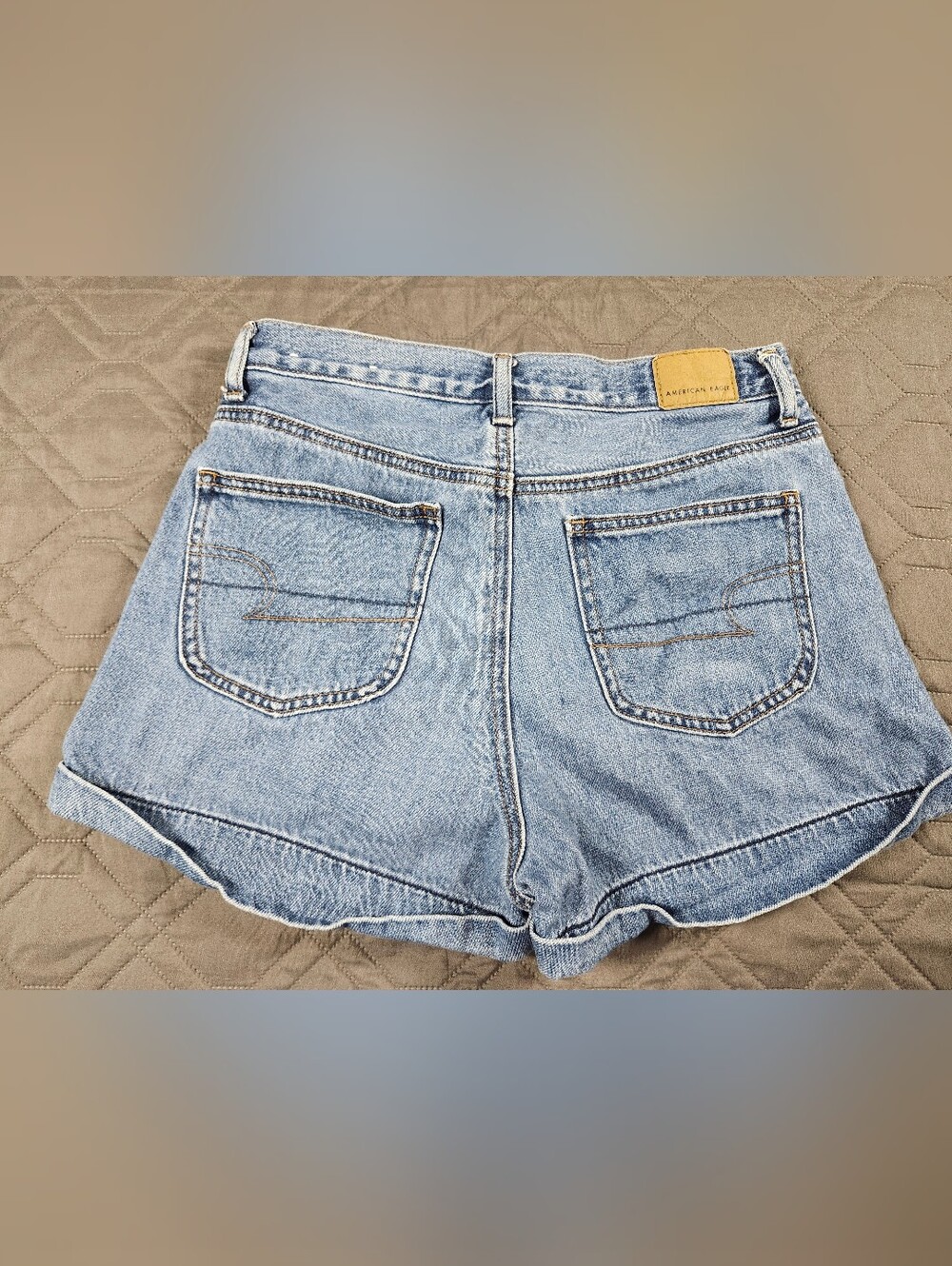 American Eagle light blue denim cuffed mom shorts mid-rise fit size 6 - Picture 10 of 12